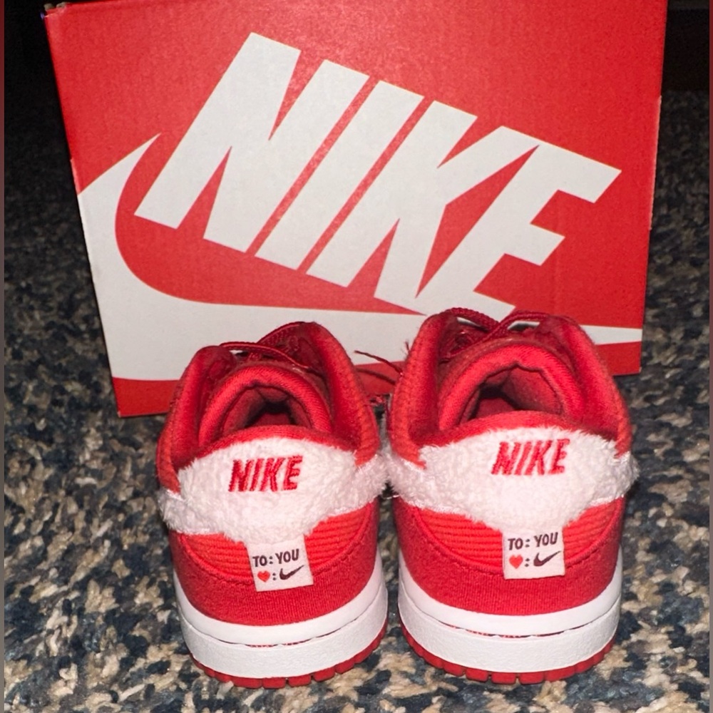 Nike Dunk Low Valentine’s Day 7C - Picture 5 of 8